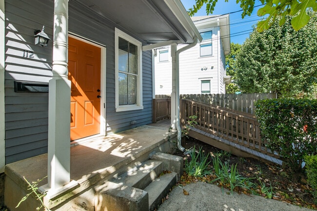 Building Photo - 112 Bradley St NE
