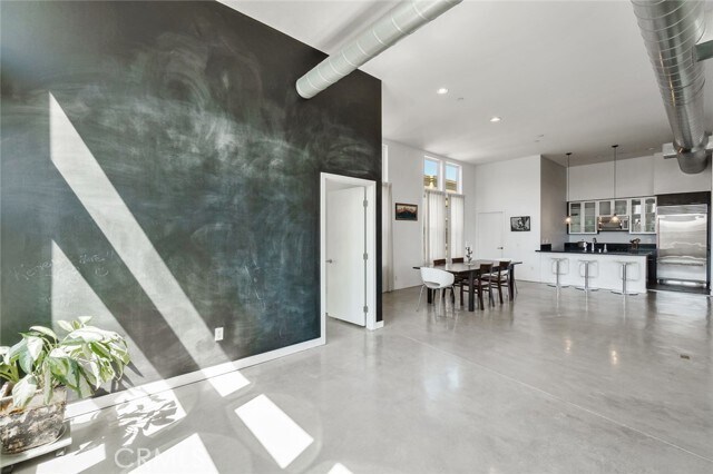 Foto del edificio - 281 N Sycamore St