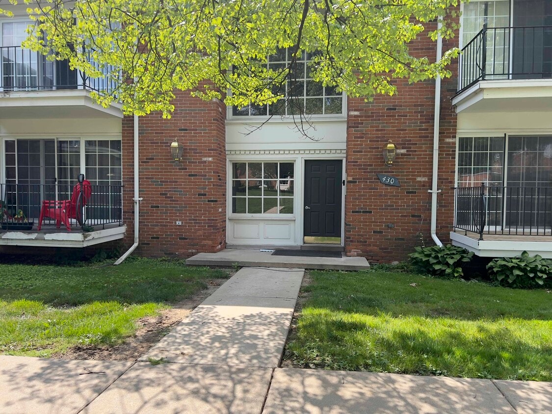 430 Fox Hills Dr N Unit A5, Bloomfield Hills, MI 48304 Condo for