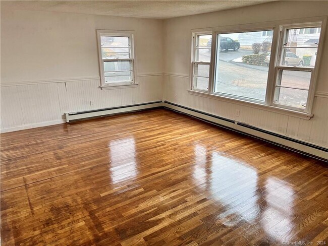 Building Photo - 156 Beverly Ave