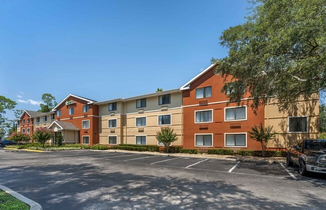 Building Photo - Furnished Studio-Daytona Beach - International Speedway
