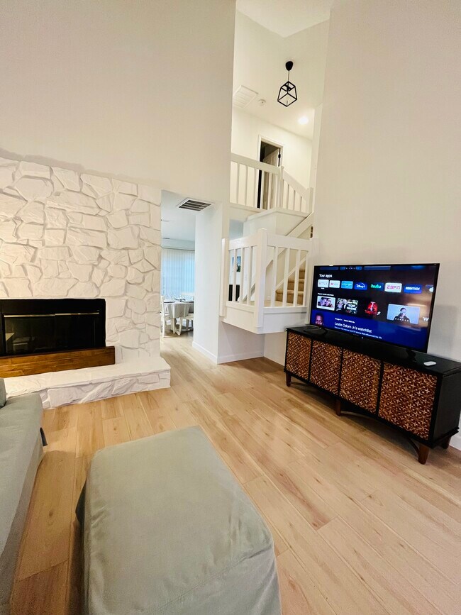 Building Photo - 8218 Golf Ridge Dr