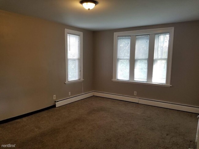 Building Photo - 1 br, 1 bath 4plex - 38 Second Ave #2