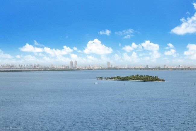 Building Photo - 2000 N Bayshore Dr