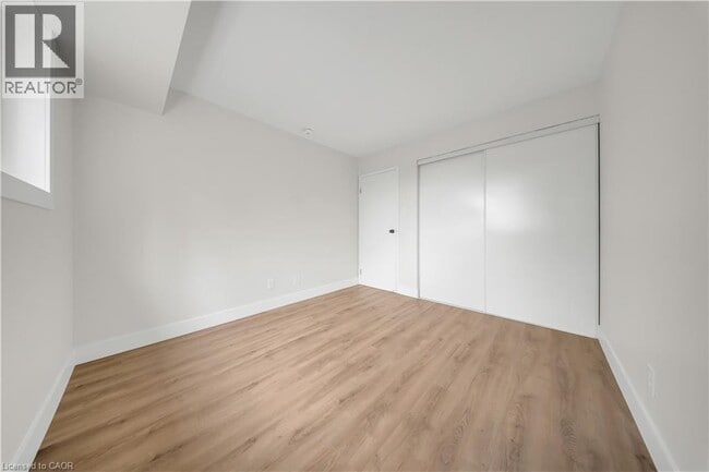 Building Photo - 3085 Kingsway Dr