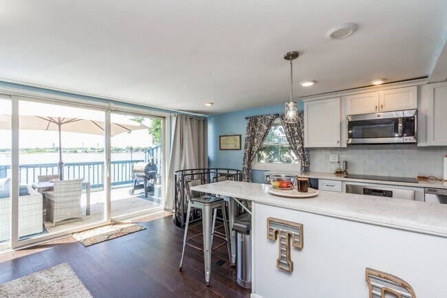 Building Photo - 71 Spring St