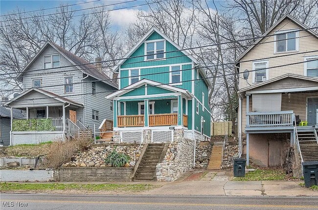 Building Photo - Now Leasing Spacious 4-Bedroom Home in Uni...