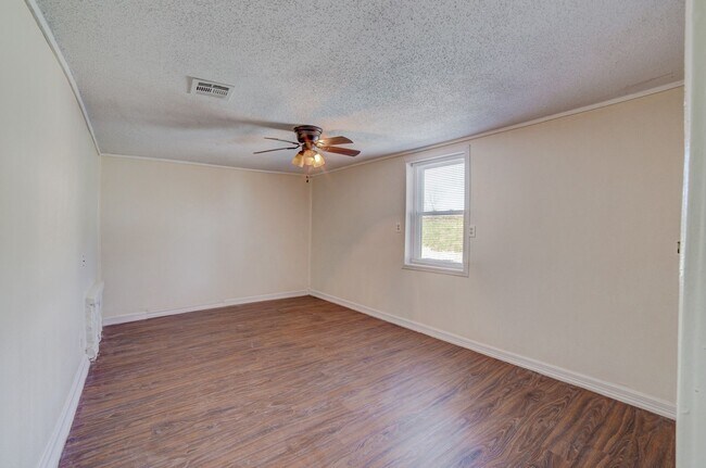 Foto del edificio - 3 Bed | 1 Bath in Coweta!