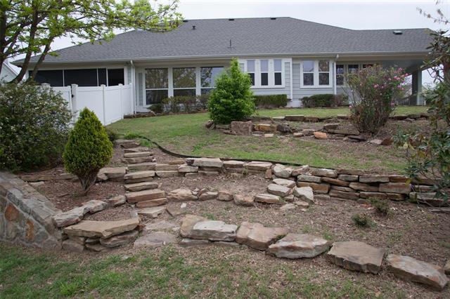 Building Photo - 2406 Hillside Dr