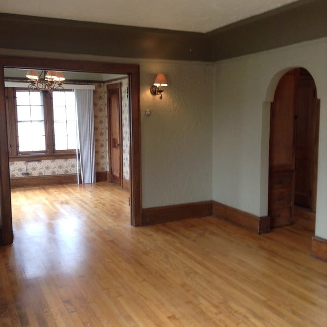 Building Photo - West Allis 3 Bedroom Single Family