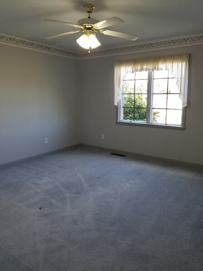 Bedroom. - 347 Southfork Dr.