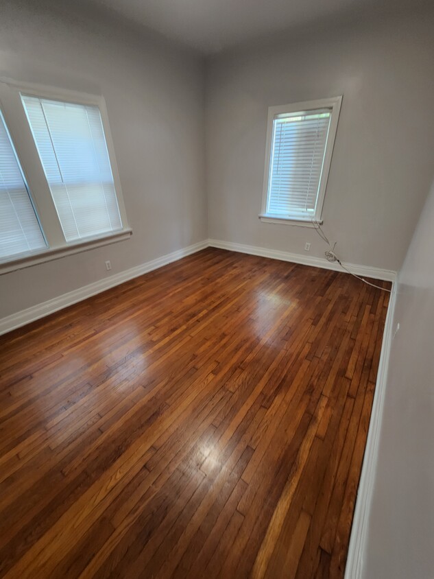 LARGE bedroom - 335 E 49th St