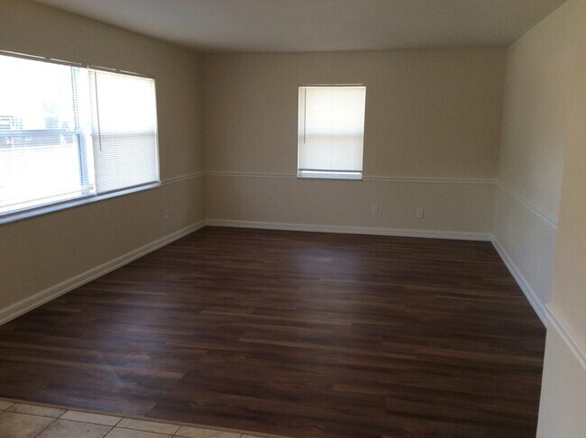 Foto del edificio - 6809 E North Bay St