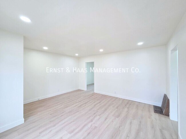 Foto del edificio - 13418 Lynne Dr