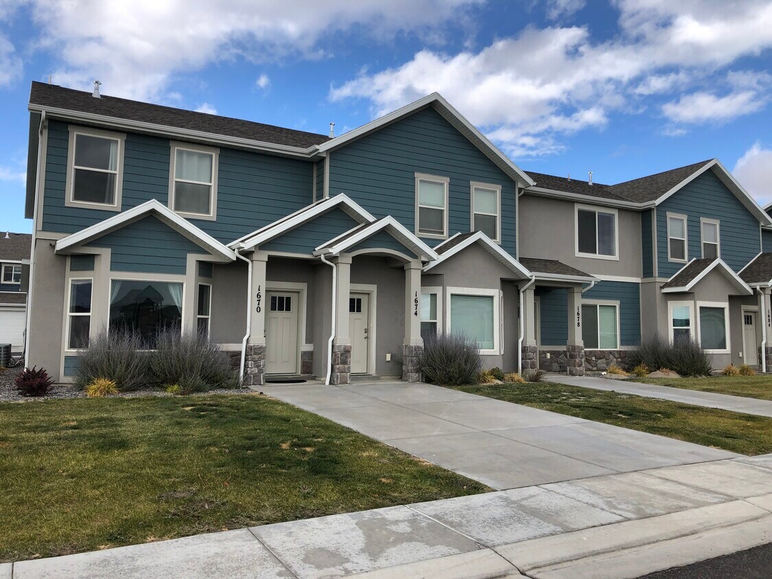 Primary Photo - 1670 E Talon Way