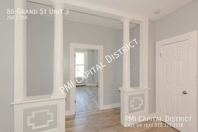 Building Photo - Two bedroom/one bathroom apartment with HE...