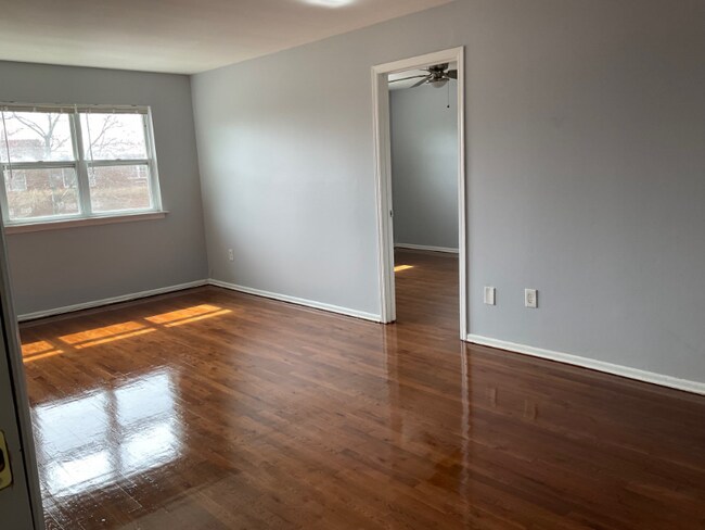 Building Photo - 291 College Dr