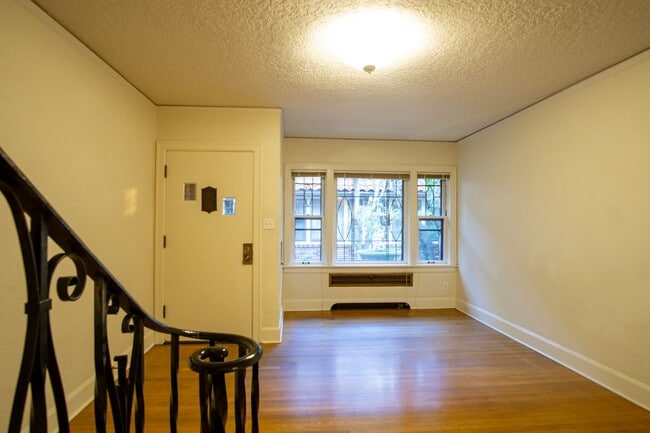 Building Photo - Vintage Tudor Townhouse w Beautiful Architectural Details & Style!