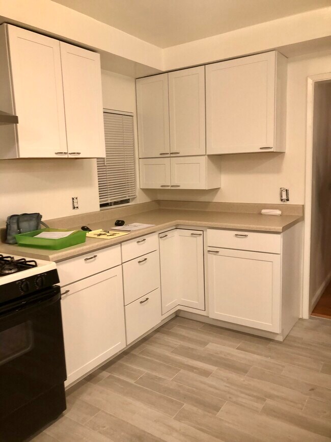 Kitchen - 1127 W 164th St