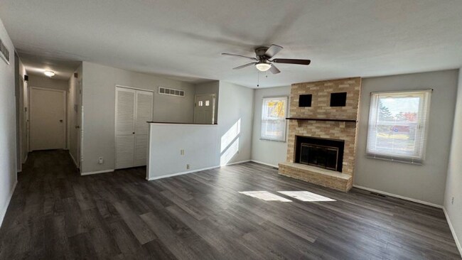 Foto del edificio - 1615 Central Pkwy