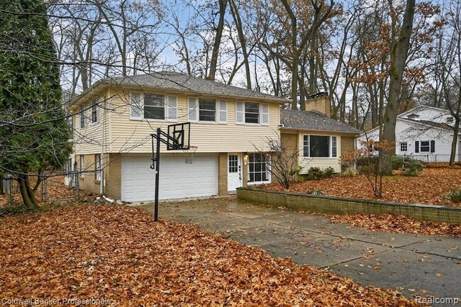 Building Photo - 4448 Greenwood Dr