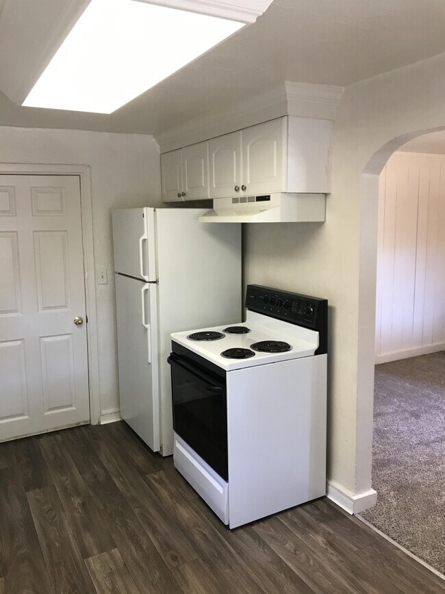 Building Photo - 1612 N 30th St N