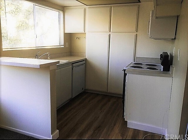 Foto del edificio - 3999 E Santa Ana Canyon Rd