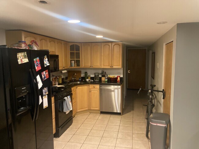 Kitchen - 1930 N Leavitt St