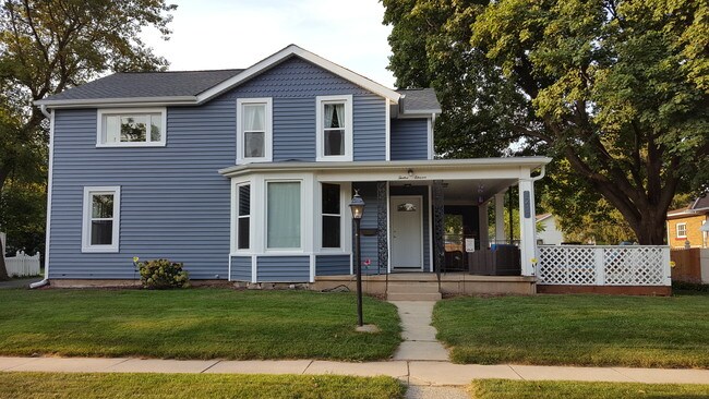 Desde Street - 1211 Wisconsin St