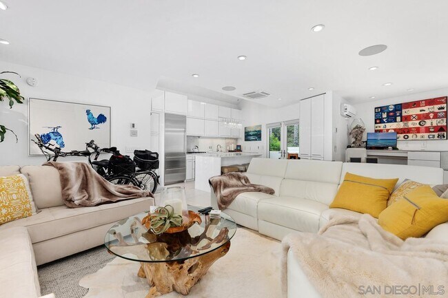 Foto del edificio - 1729 Coast Blvd