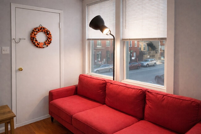 Building Photo - 1959 W Dickens Ave