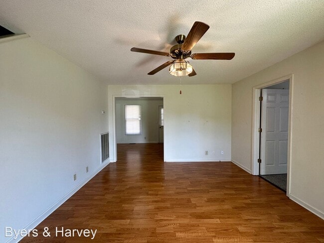 Foto del edificio - 3 br, 2 bath House - 262 Kathleen Court