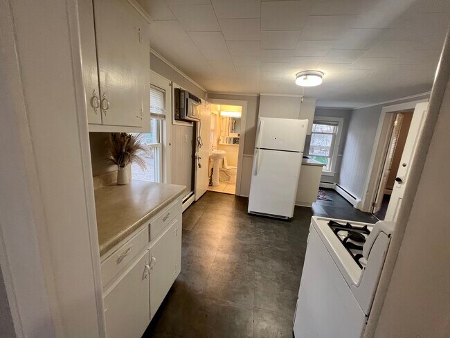 Kitchen - 252 E Albert St