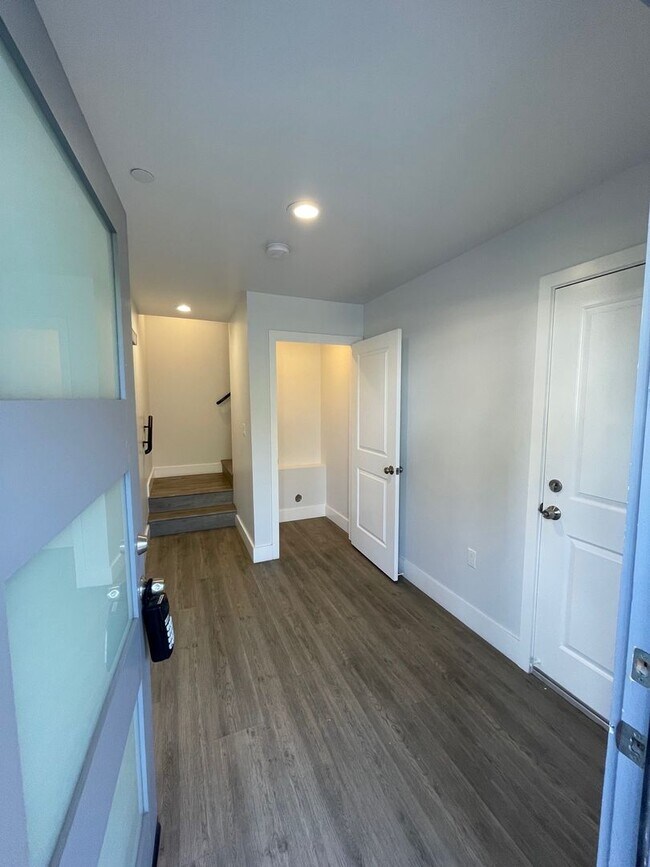 Building Photo - 2131