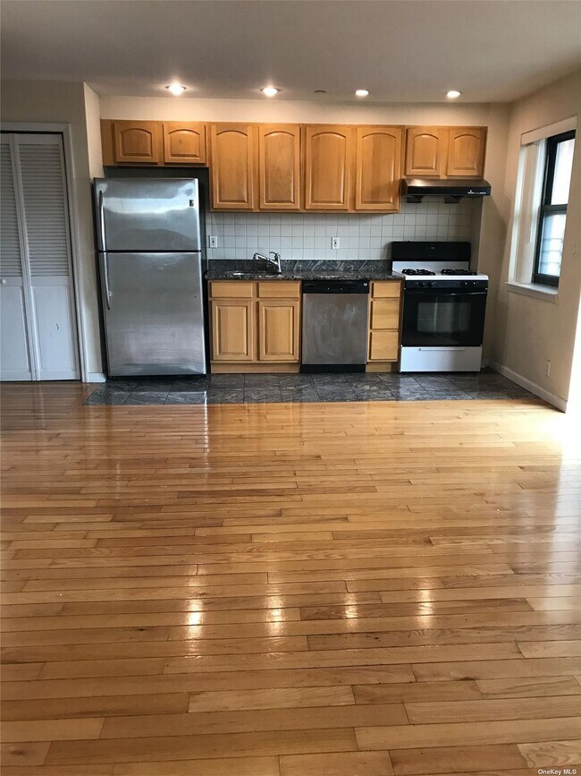 Building Photo - 36-36 Prince St