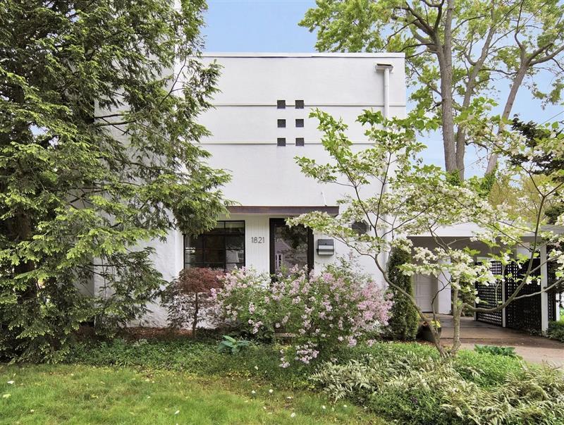 Primary Photo - Exquisite Grand Homes