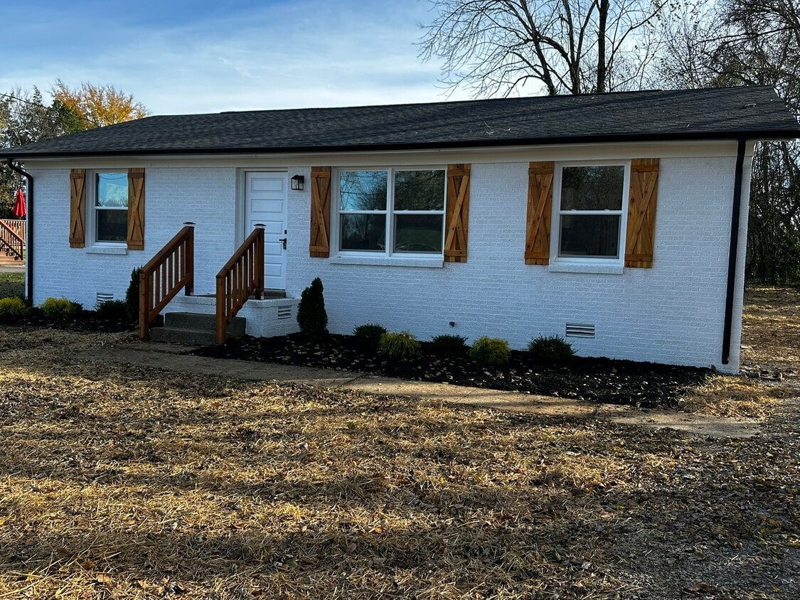 Primary Photo - 2506 Halls Hill Pike