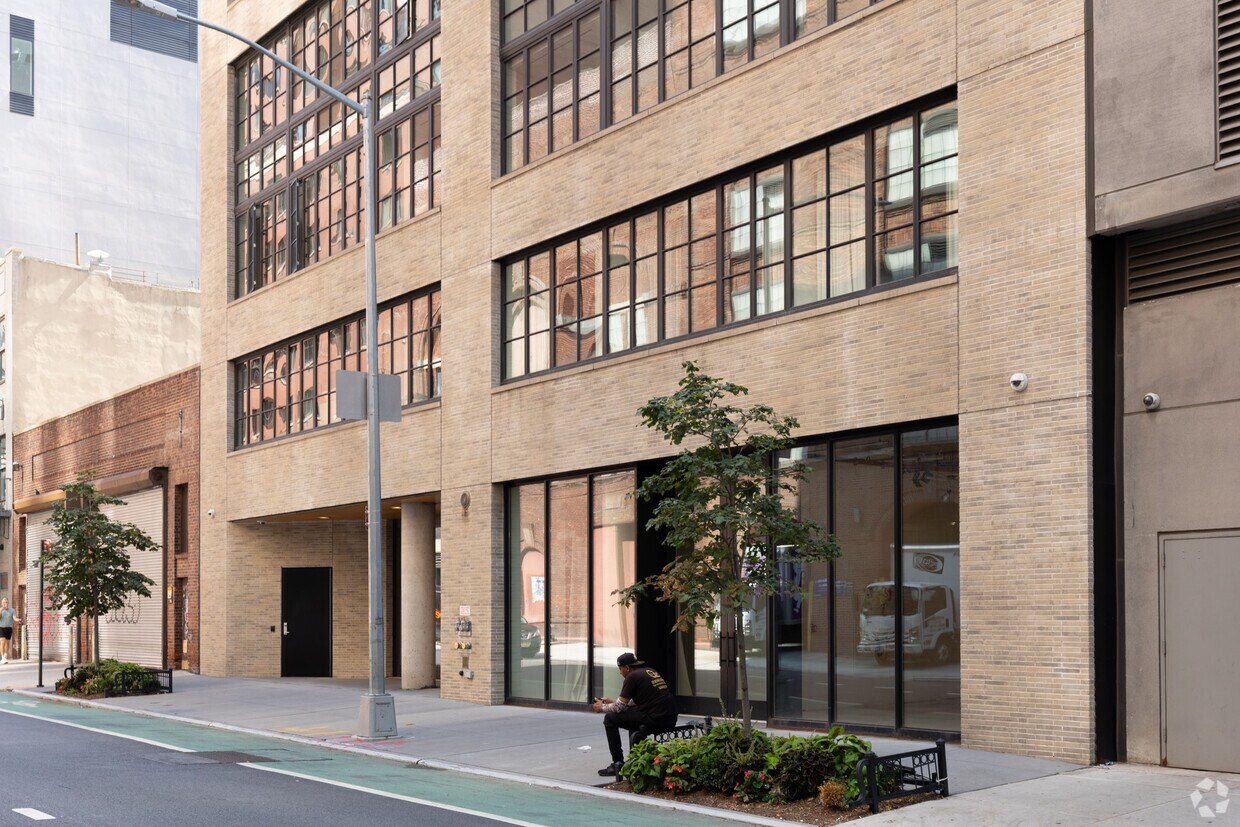 Foto del edificio - 546-550 W 29th St