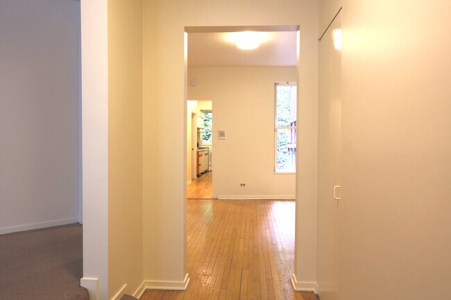 Entrance Hall - 2454 N Geneva Ter