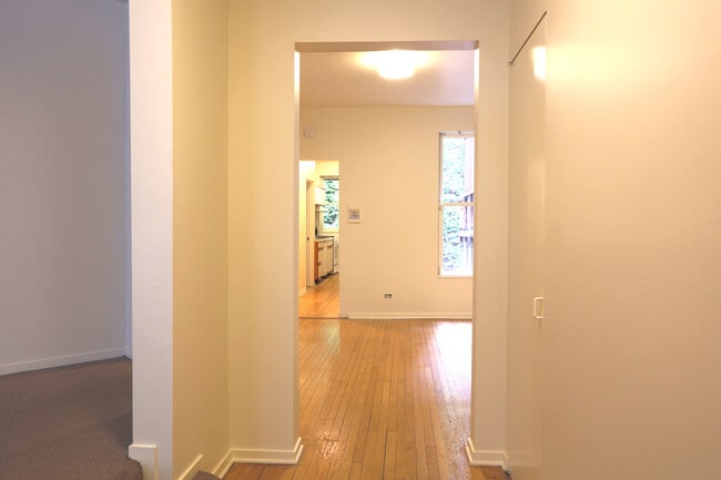 Entrance Hall - 2454 N Geneva Ter