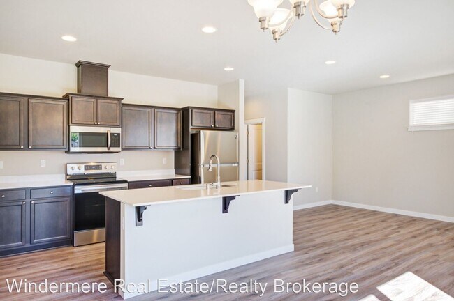 Foto del edificio - 4 br, 2.5 bath House - 8510 63rd St NE