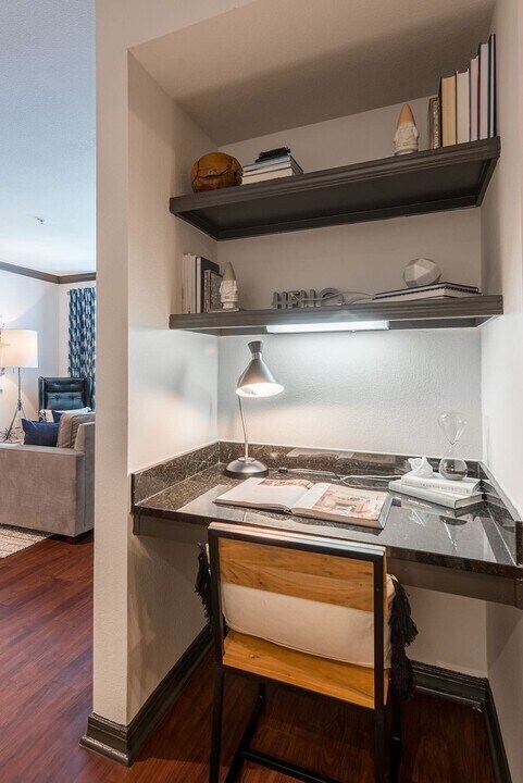 Foto del edificio - Move In & Save $500 + Get Fees Credited!