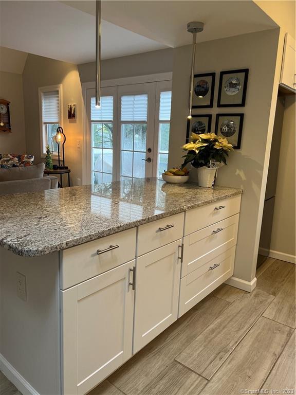 Foto del edificio - 1421 Old Pond Ln