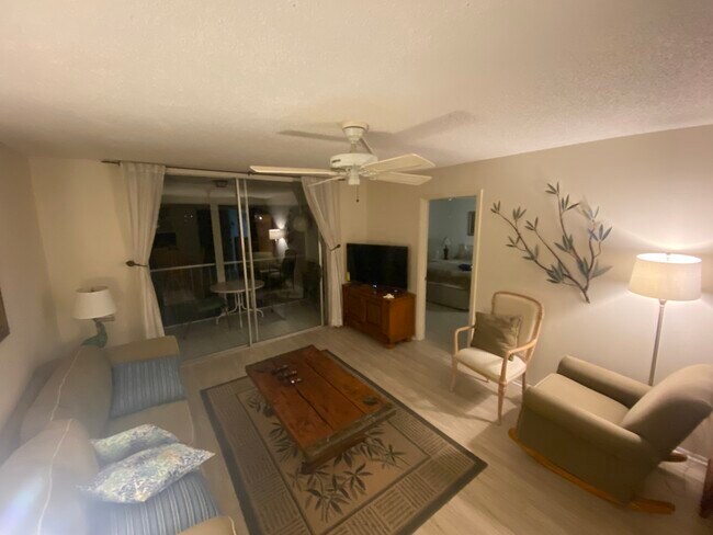 Sala de estar - 190 Turtle Lake Ct