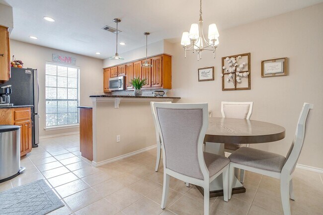 Foto del edificio - 4121 Spring Meadow Ln
