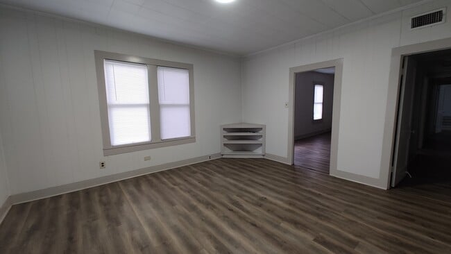 Building Photo - 210 Clara St