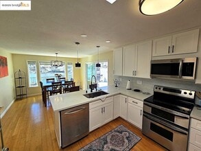 Building Photo - 1216 Marina Cir