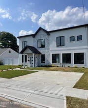 Building Photo - 297 Lockwood Ave