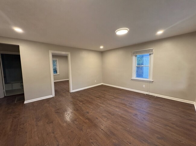 Building Photo - 4828 Laurel Ave