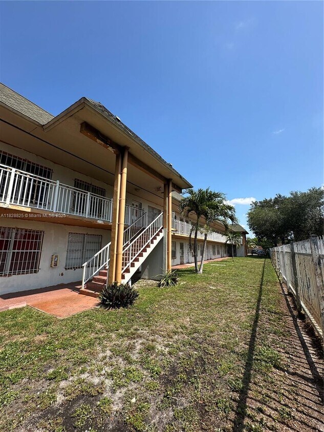 Foto principal - 251 NW 177th St